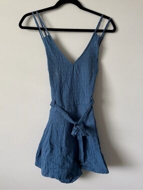 LUSH V-Neck Textured Romper w/ Tie Waist